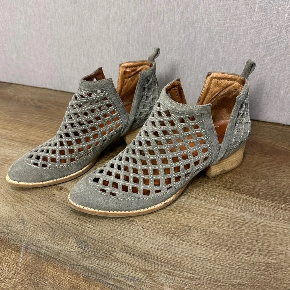 Jeffrey Campbell Taggart Ankle Boots Grey Suede Laser‎ Cut Block Heel Size 8